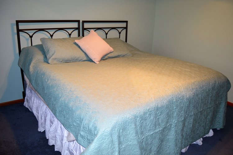 Sage king sized bed room, Valley Springs Farm, Reedsburg, WI